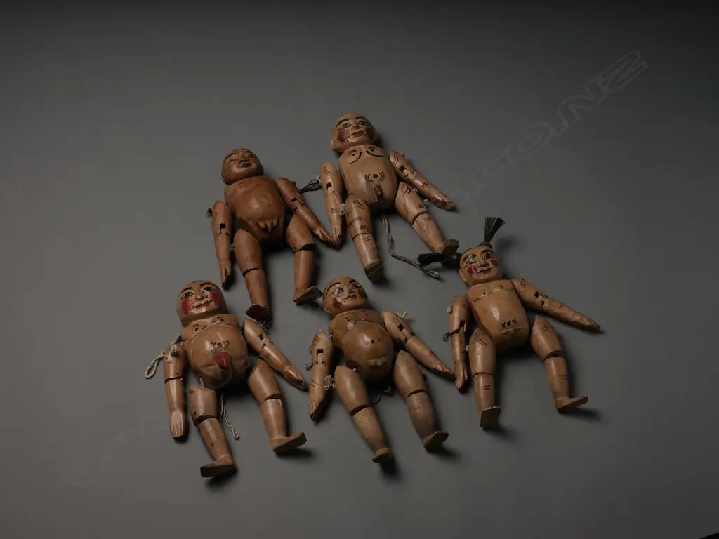 Five Asian articulated wooden puppets, Image 1++